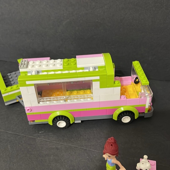 LEGO AND FRIENDS ADVENTURE CAMPER AND CAR - Picture 7 of 9